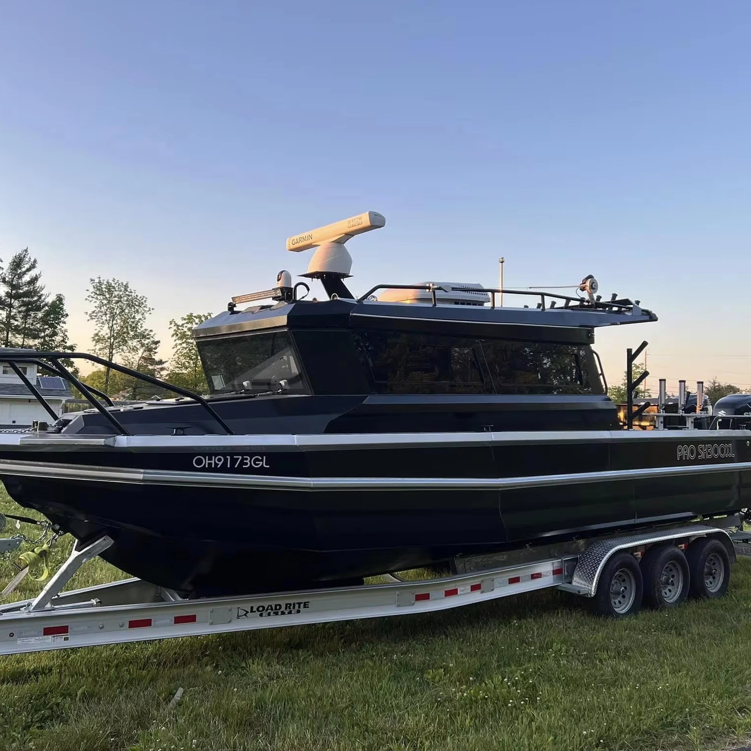 Popular Design Black 30ft Aluminum Boat Fishing Vessel Luxury Sport Yacht with Two Engines and Cabin Door for Sale